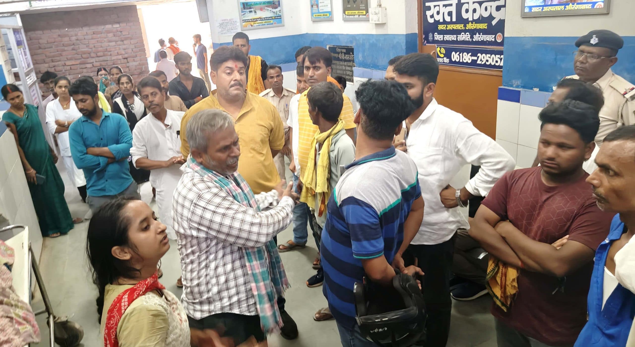 Aurangabad News : ट्रक से टक्कर लगते ही पेड़ से टकराया आटो, दो की मौत, तीन घायल