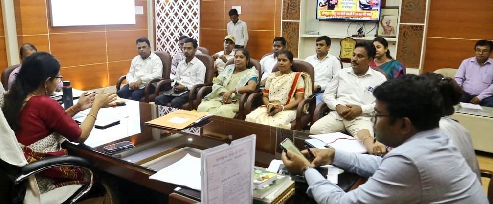 Bokaro News : समन्वय स्थापित कर 15वें वित्त आयोग की राशि के खर्च में लायें तेजी : डीडीसी