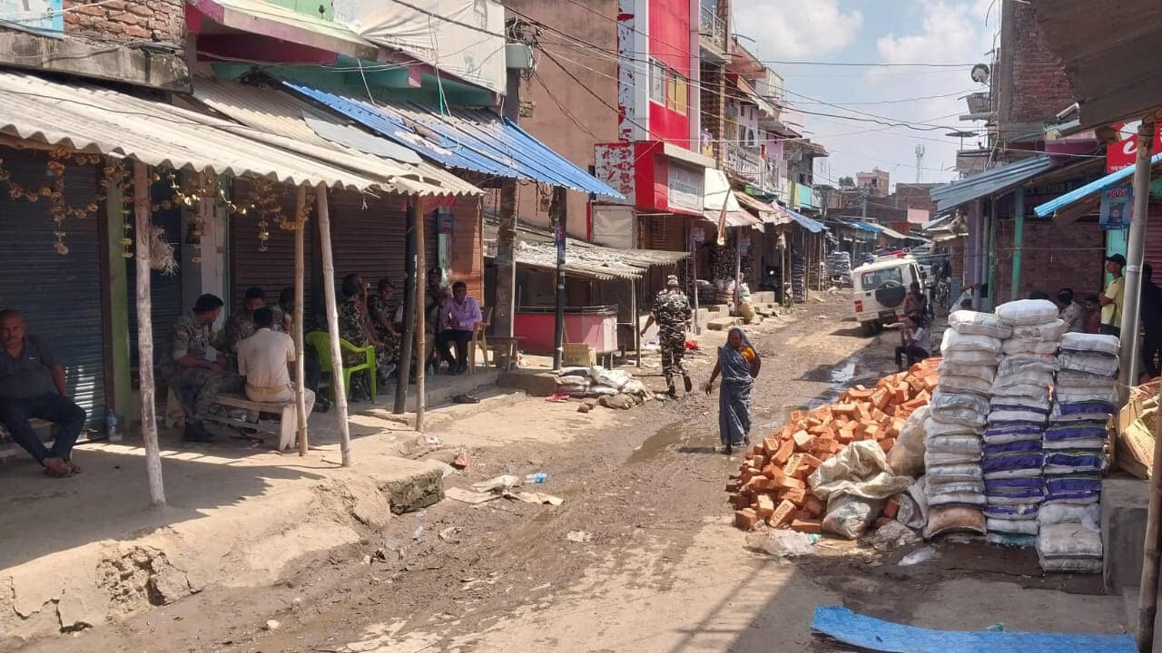 Madhubani News : एसएसबी एवं उपद्रवियों में झड़प से गांव में भय का माहौल, बाजार बंद