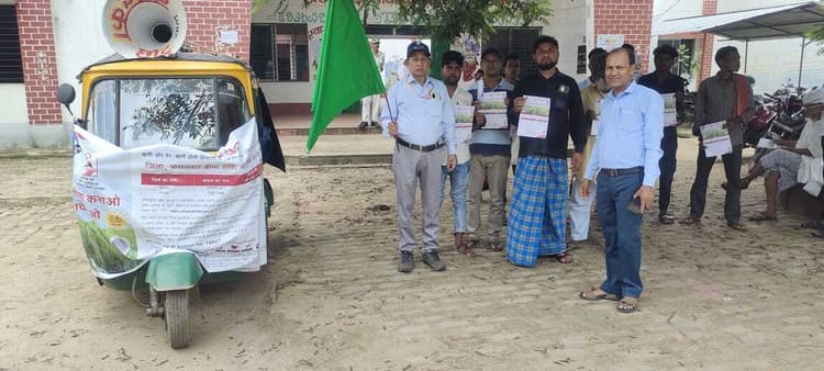 बीडीओ ने फसल बीमा जागरुकता रथ किया रवाना