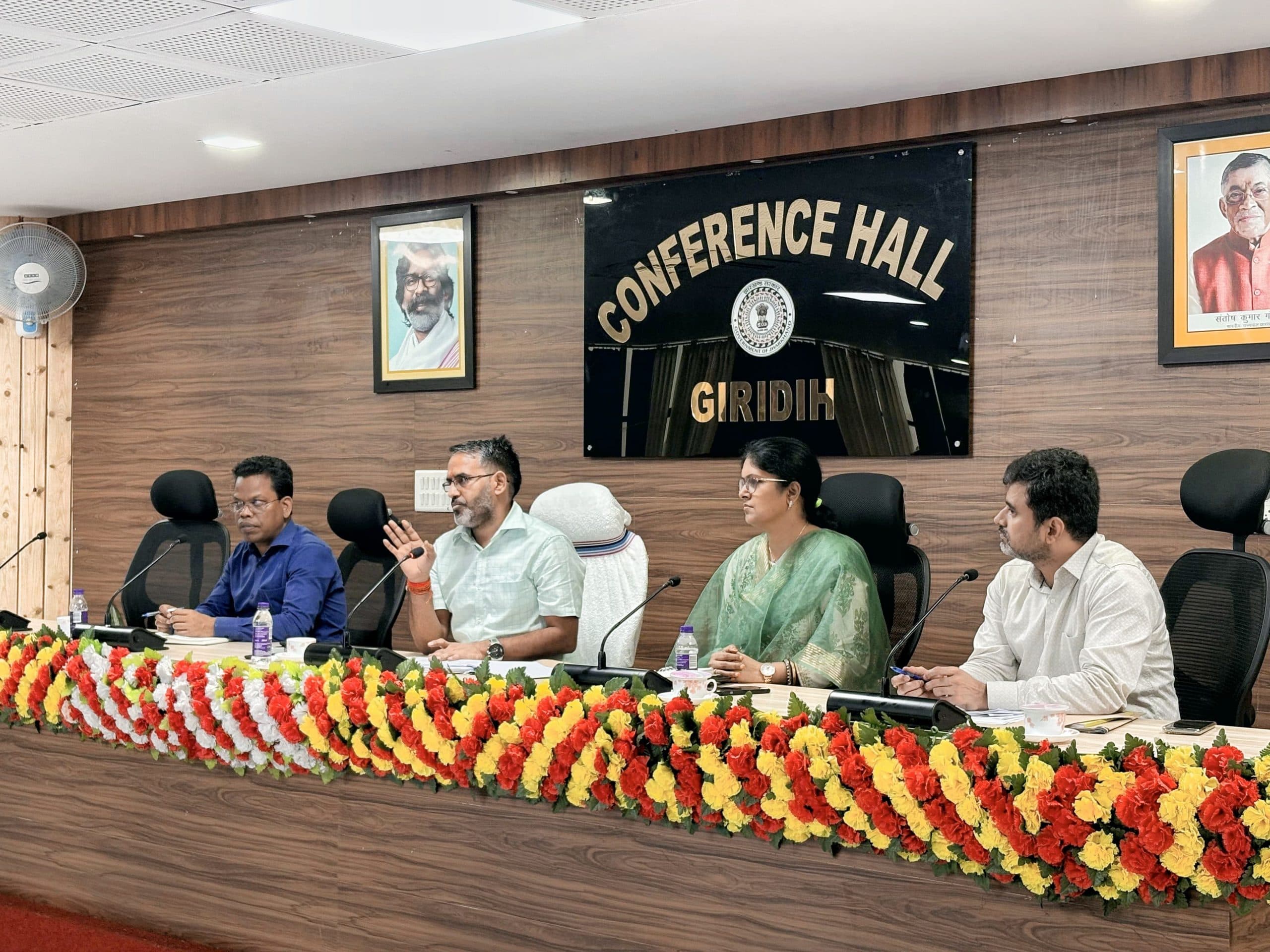 Giridih News :योग्य लाभुकों को दें योजनाओं का लाभ : डीसी