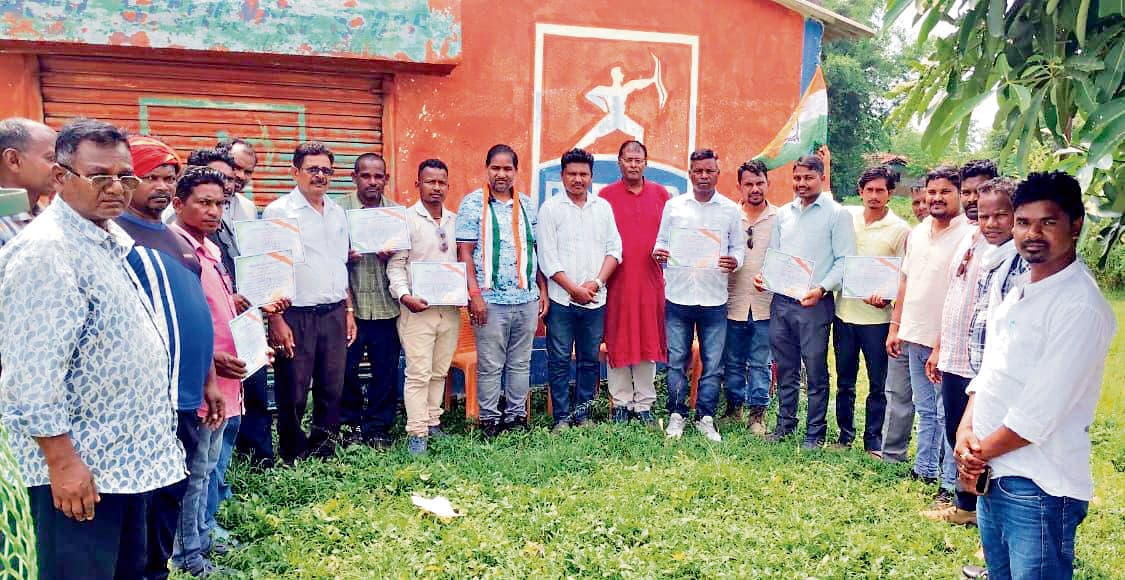 Chaibasa News : कांग्रेस के 10 पंचायत अध्यक्षों को मिला नियुक्ति पत्र