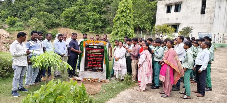 Seraikela Kharsawan News : खूंटपानी प्रोजेक्ट स्कूल में बनेगा चार कमरों का भवन