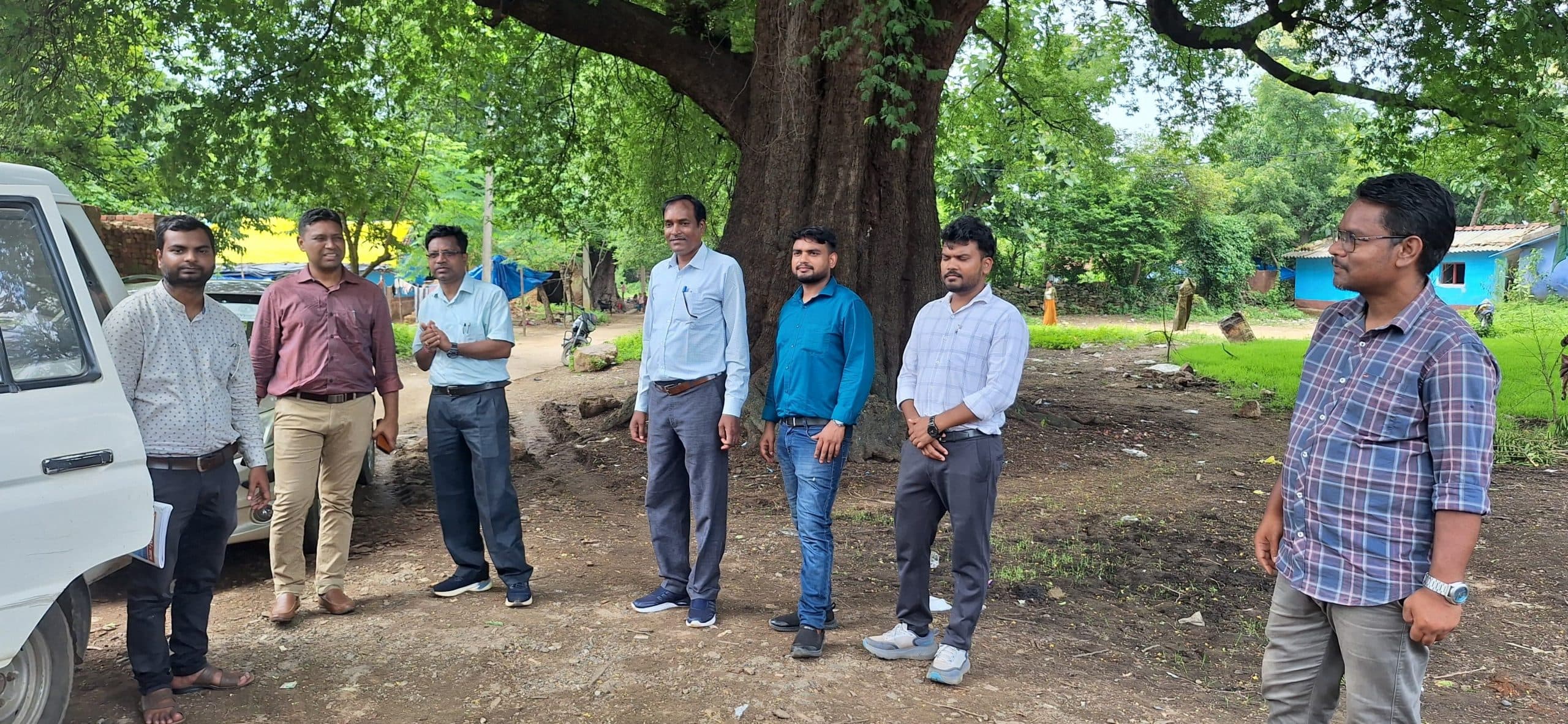 Chaibasa News : नल-जल योजना का अधिकारियों ने किया निरीक्षण