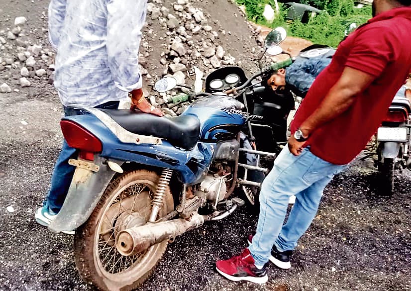 Rourkela News : बिरमित्रपुर तहसील कार्यालय में दिनदहाड़े गोली चली, बाल-बाल बचा कार सवार