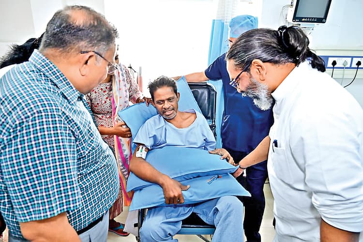 Ranchi news : सीएम ने क्यूरेस्टा अस्पताल जाकर विमल लकड़ा से की मुलाकात