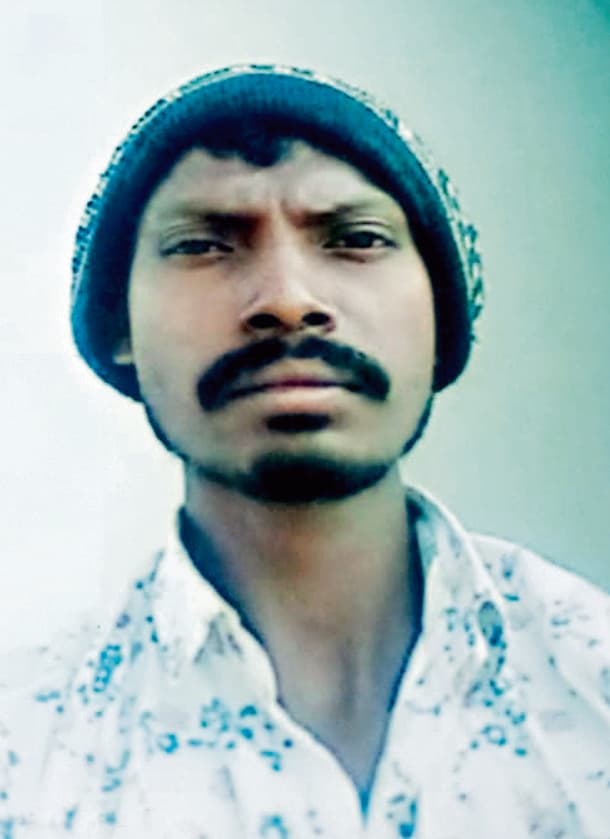 Chaibasa News :मजदूरी करने चेन्नई गया नोवामुंडी का युवक लापता