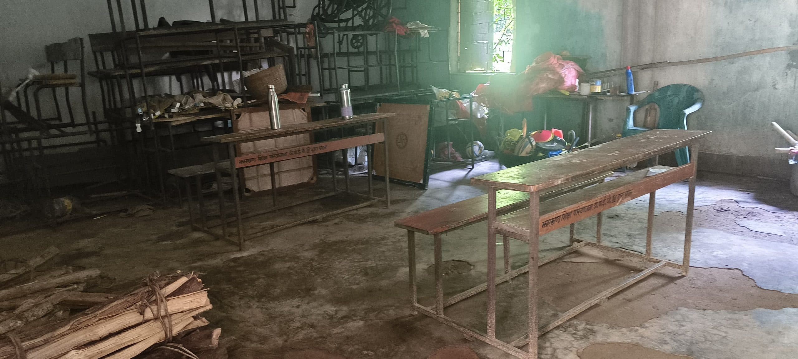 East Singhbhum News : मुचरीशोल मवि का भवन जर्जर जान जोखिम में डाल पढ़ रहे बच्चे