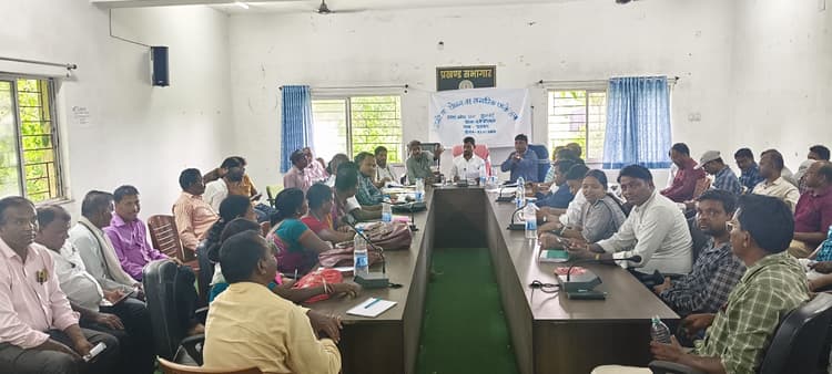 East Singhbhum News : मनरेगा योजना की गड़बड़ियों को जल्द दूर करने का निर्देश