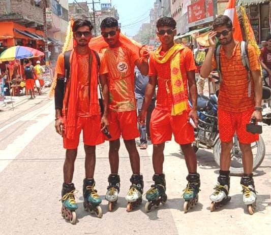 Bhagalpur news स्केटिंग करते हुए बाबाधाम जा रहे चार युवा कांवरिया