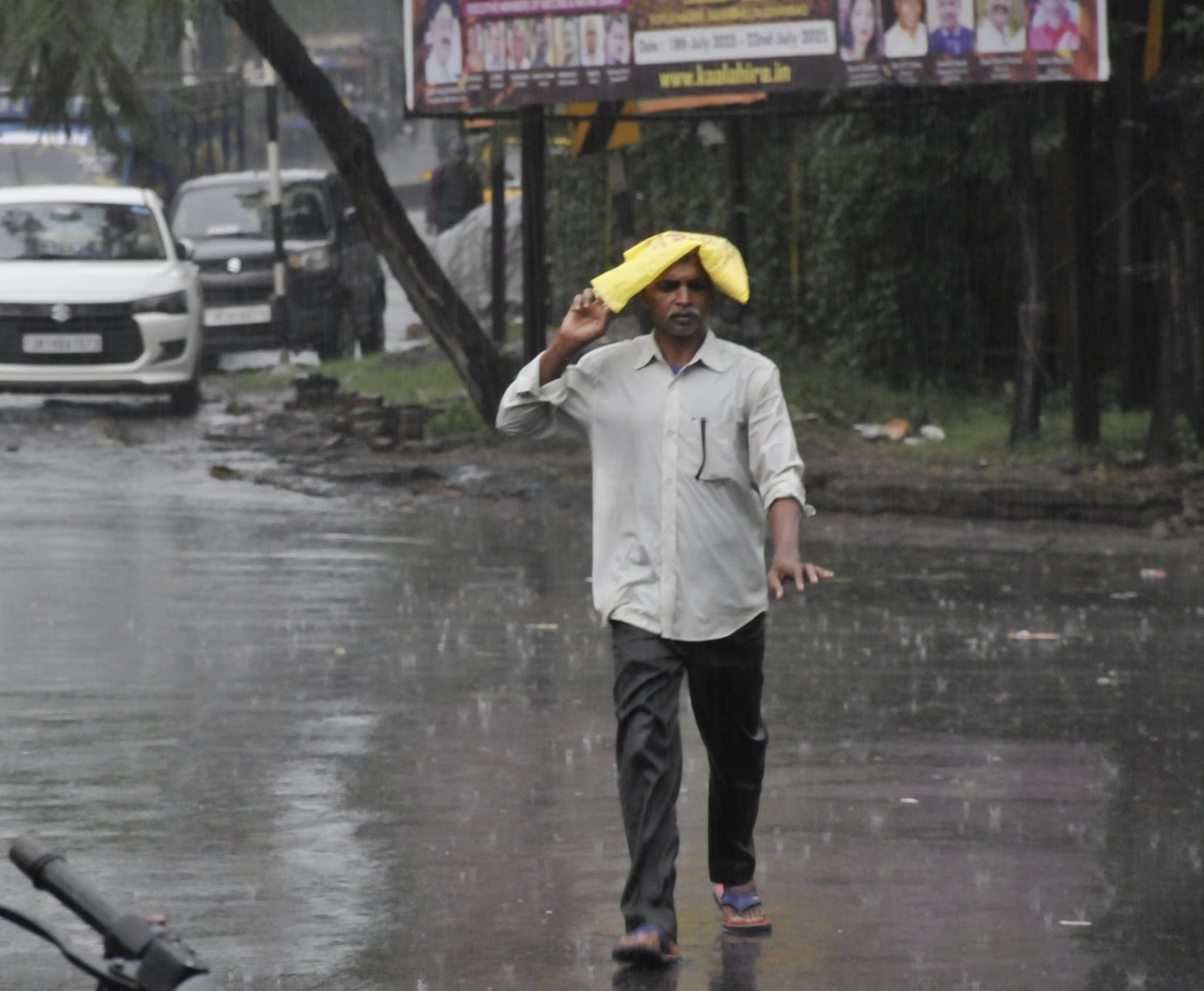 Dhanbad News: दिन भर धूप, शाम में बारिश से मिली राहत