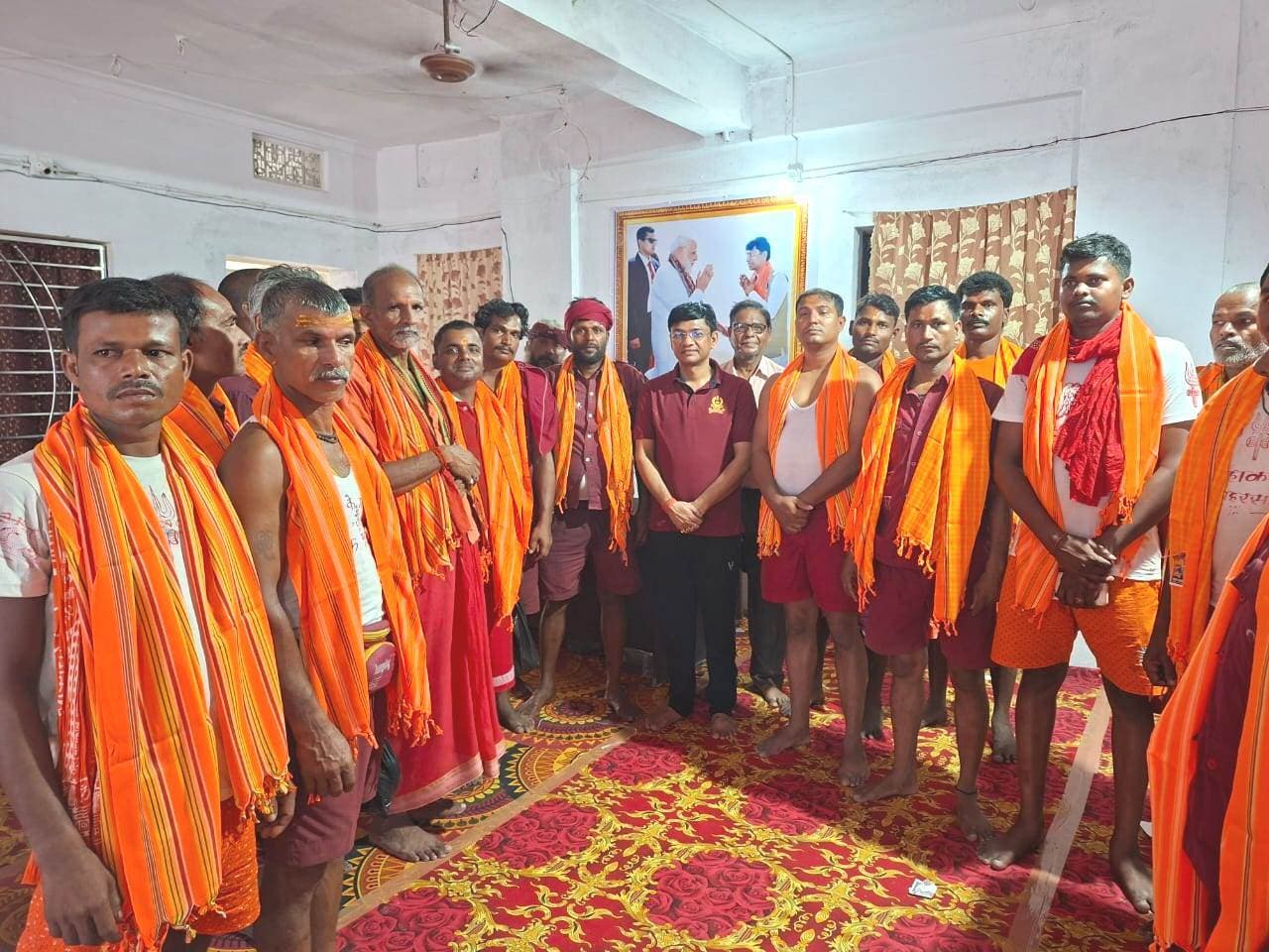 Bhagalpur newsमुख्य पार्षद ने किया कई राज्य से आये कांवरियों का सम्मान