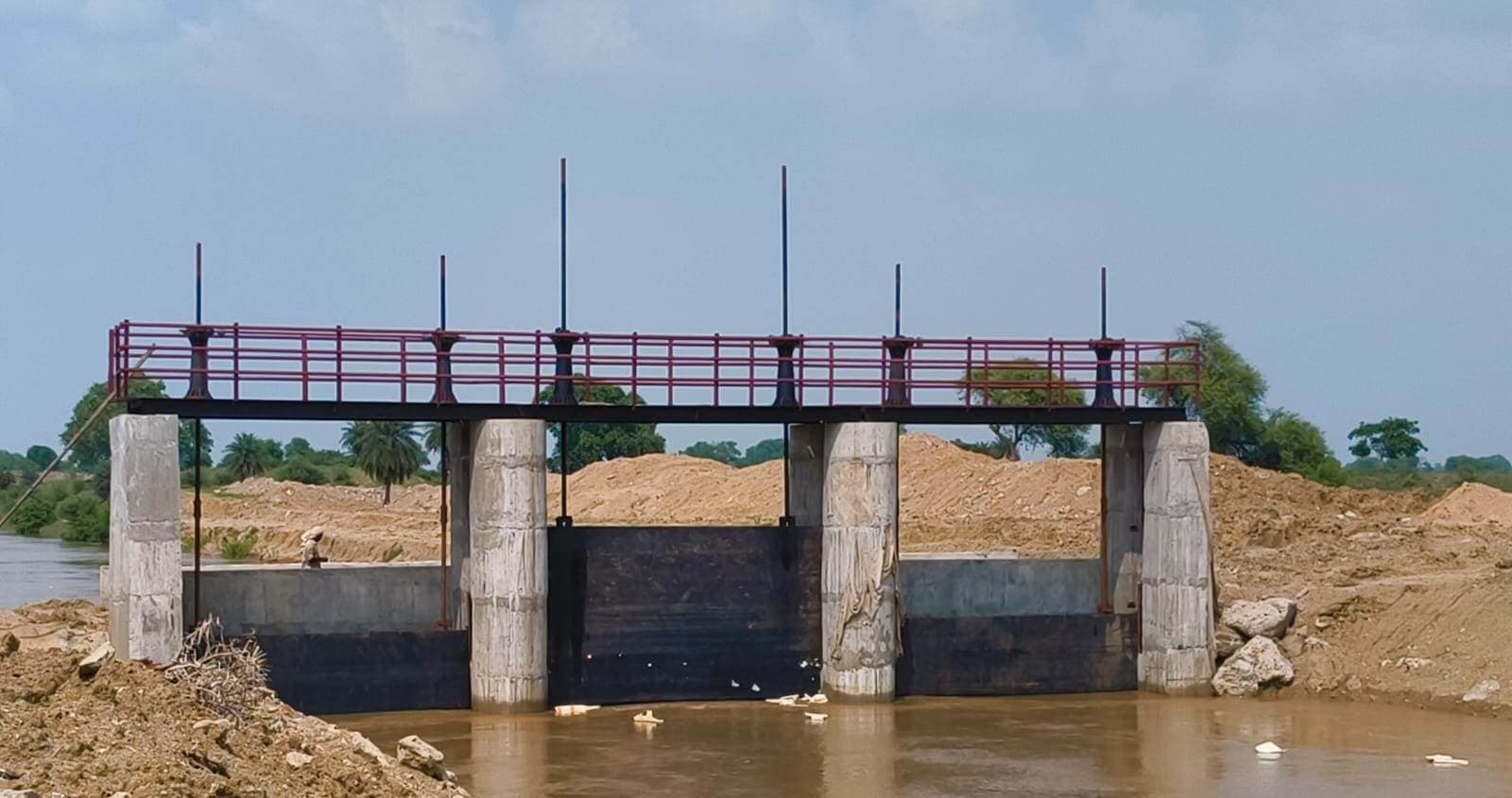 उत्तर कोयल नहर से रोस्टर के अनुसार नहीं मिल रहा पानी