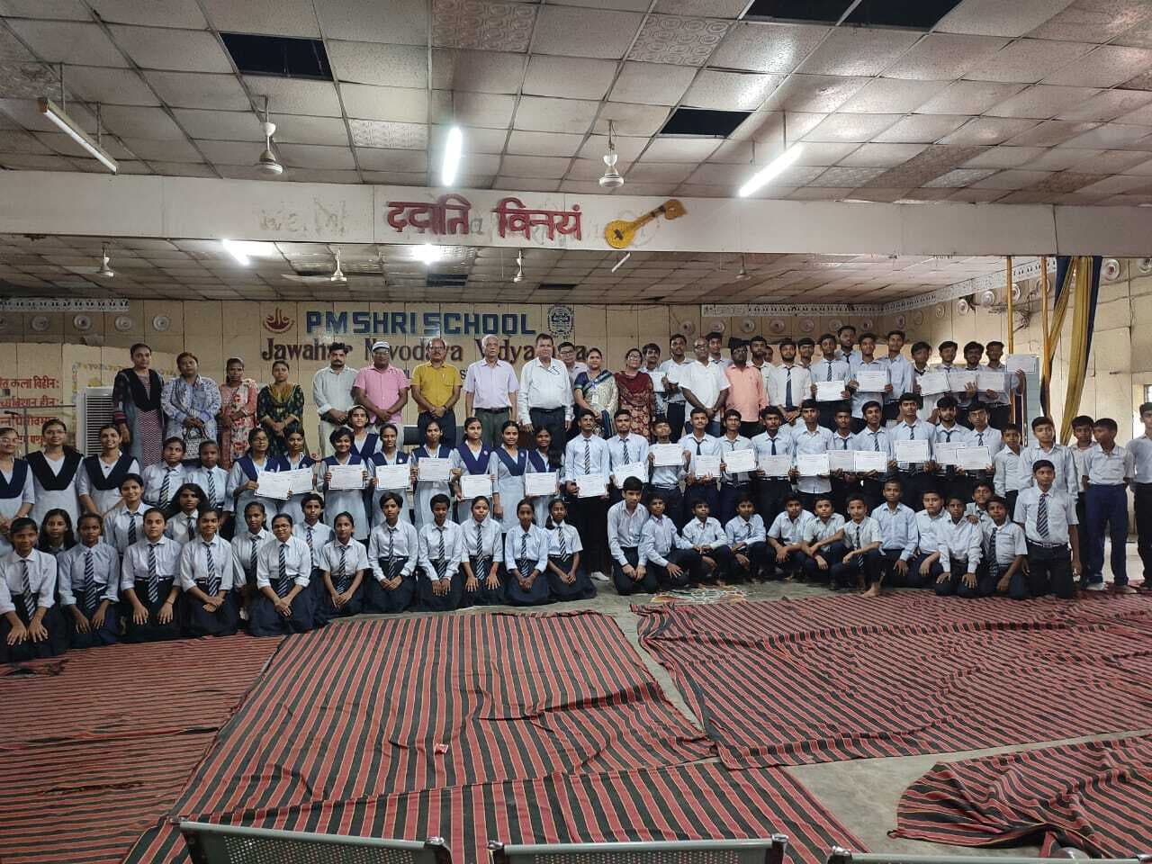 Samastipur : छात्र-छात्राओं के बीच प्रमाण पत्र का किया गया वितरण