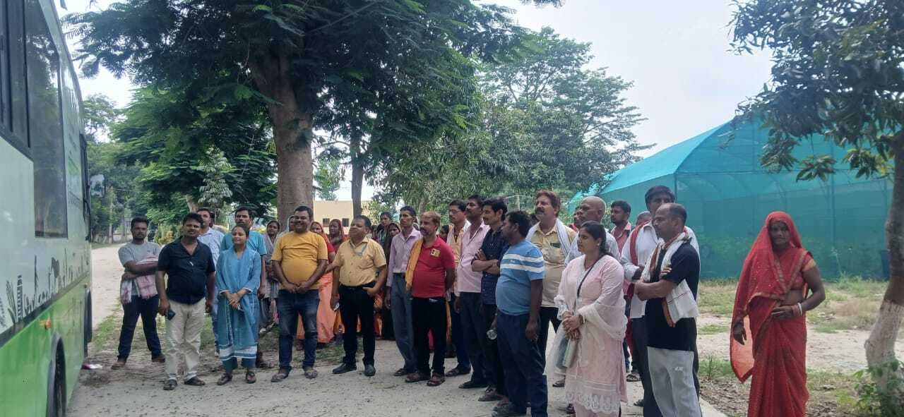Samastipur : कृषि ज्ञान वाहन से दी जा रही पशुपालकों को जानकारी