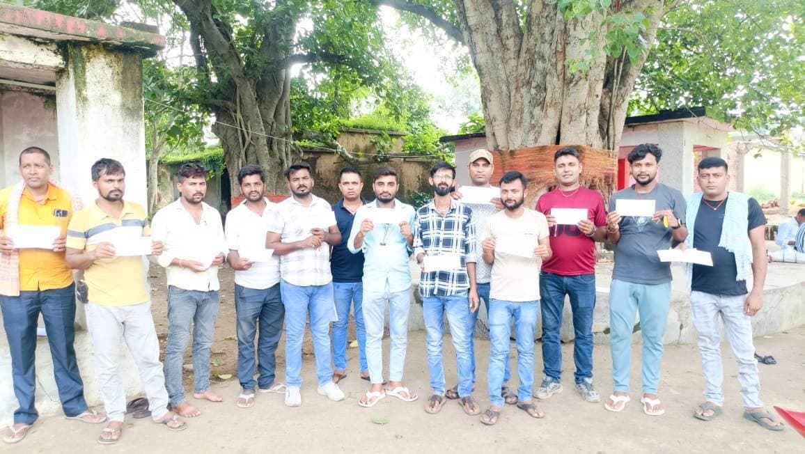 फ्री बिजली योजना से संकट में मीटर रीडरों का भविष्य, जताया विरोध