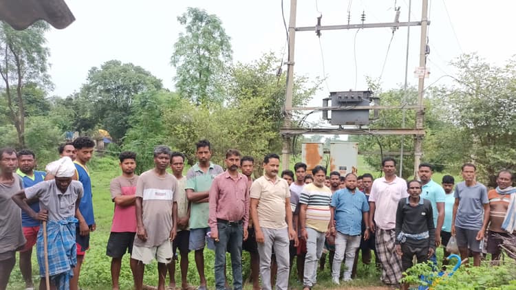 विधायक की पहल पर लगा ट्रांसफॉर्मर