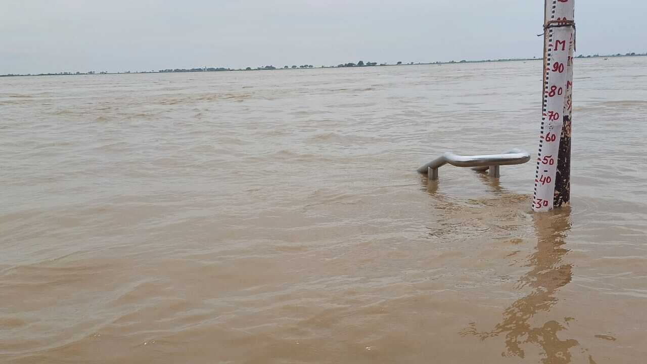 संभावित बाढ़ के मद्देनजर 44 पंचायतों में रखें पर्याप्त दवाइयां