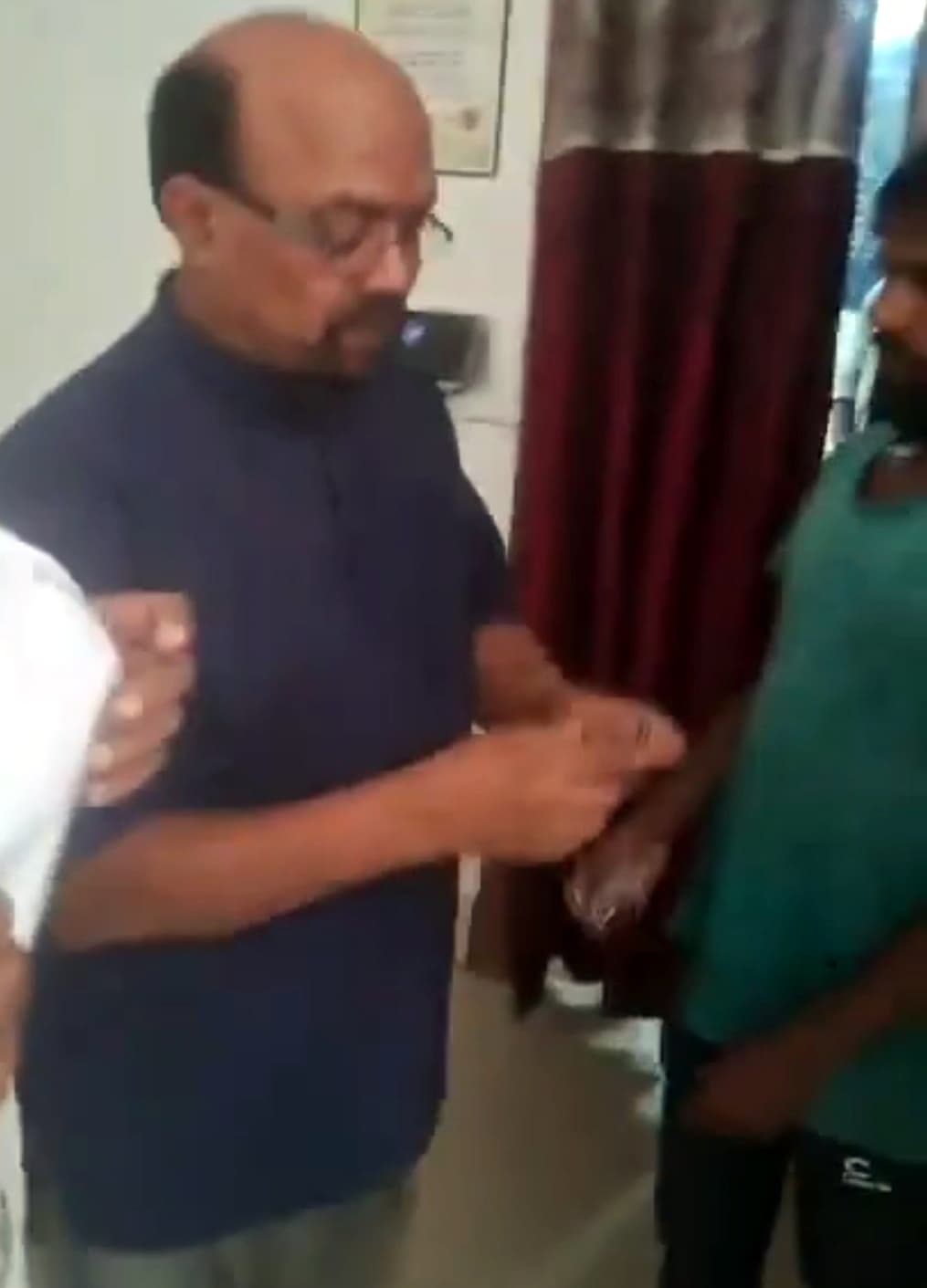 मरीजों से पैसे वसूलने मामले में सीएस ने चिकित्सा प्रभारी को किया शो-कॉज