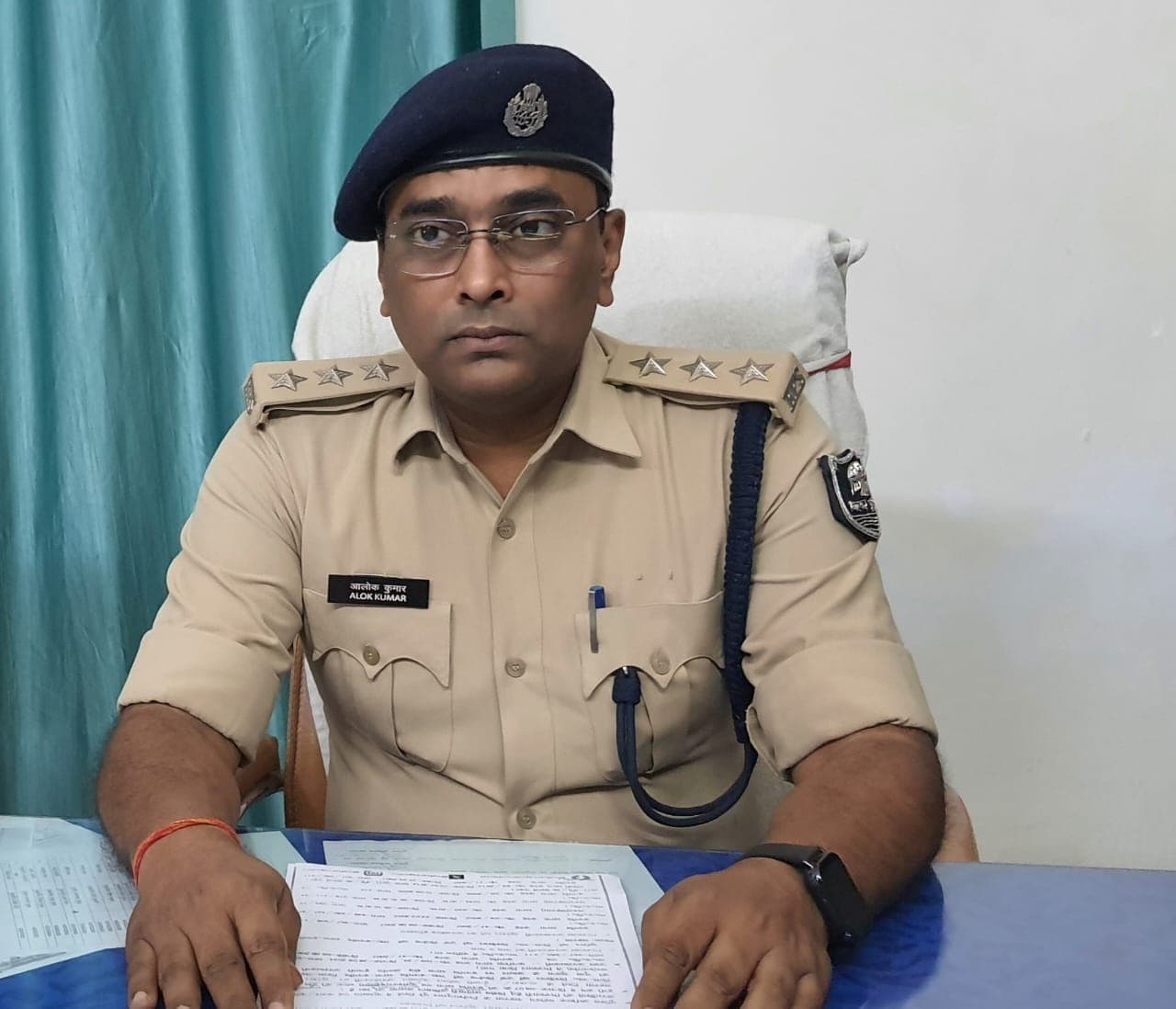 दो कुख्यात व वांछित अपराधी हथियार के साथ गिरफ्तार