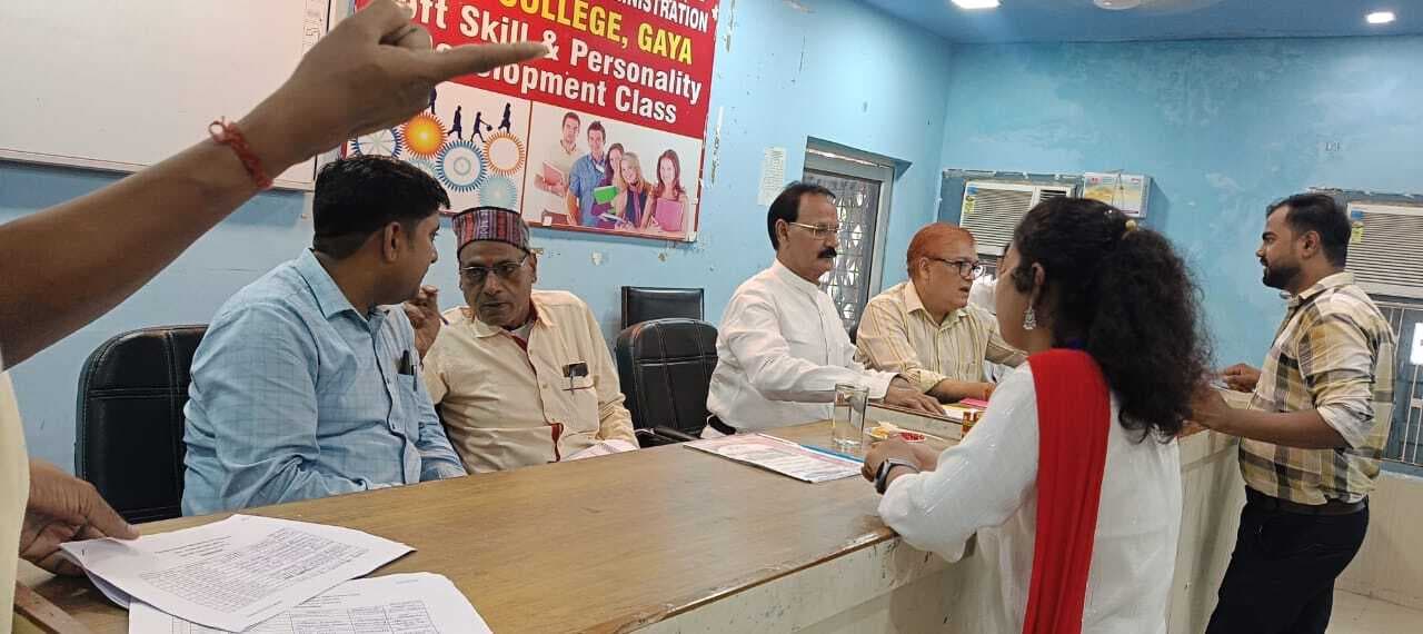 विद्यार्थी समाज व उद्योग जगत में विशिष्ट पहचान बनायेंगे - प्राचार्य