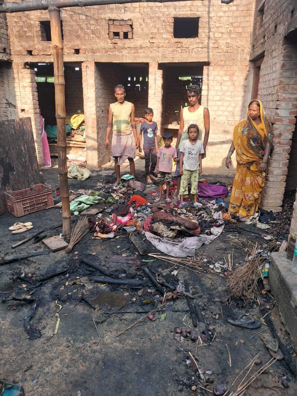 आग लगने से हजारों रुपये मूल्य की संपत्ति जलकर राख