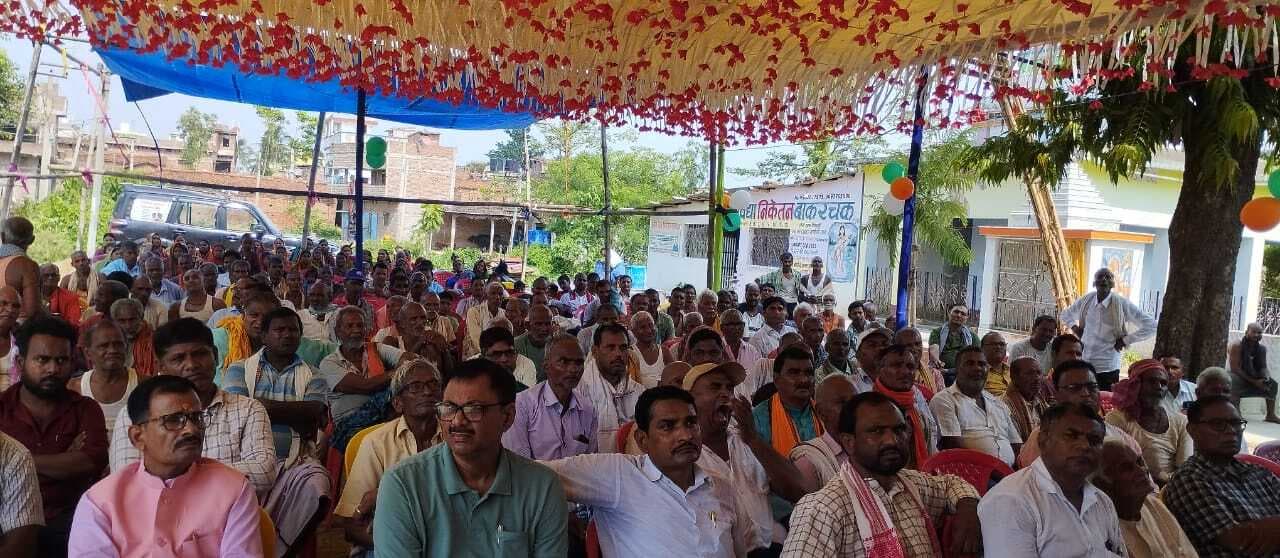 किसान फसलों की सुरक्षा के प्रति बनाये रखें प्रतिबद्धता