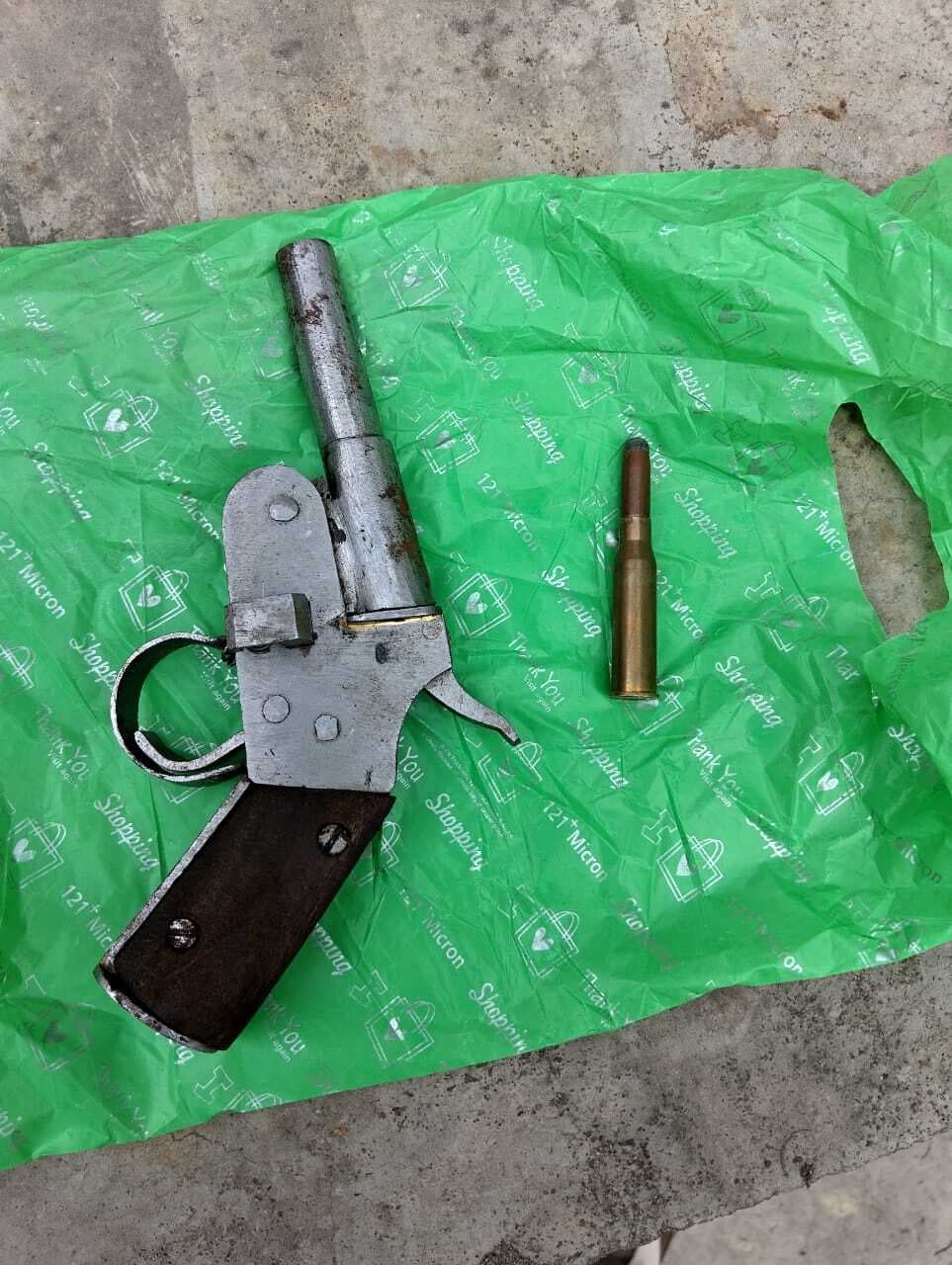 hajipur news. अवैध हथियार के साथ एक युवक गिरफ्तार