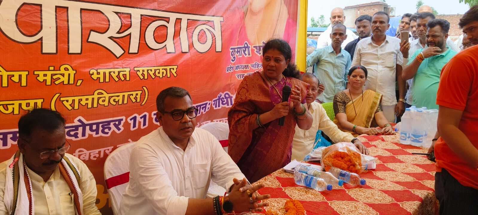 जमुई सांसद पहुंचे डोभी व बांकेबाजार