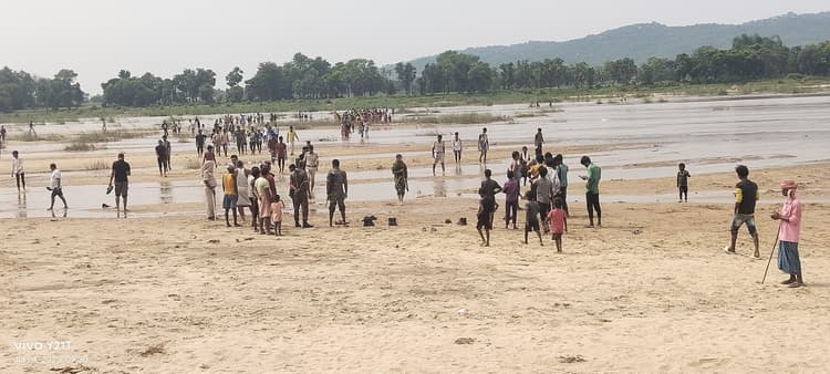 रोशनगंज में मोरहर नदी से शव बरामद