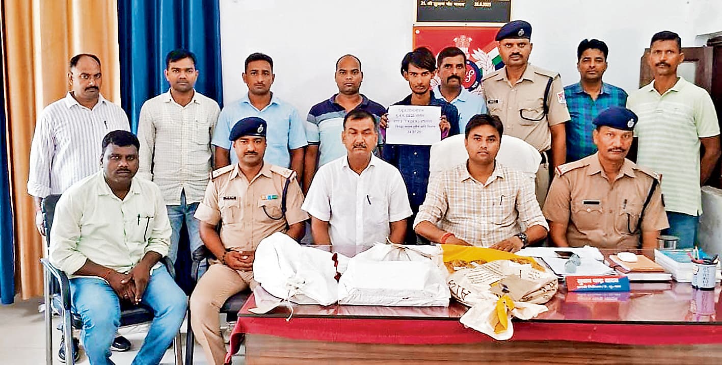 Siwan News : रेल संपत्ति की चोरी करते आरपीएफ ने एक व्यक्ति को किया गिरफ्तार