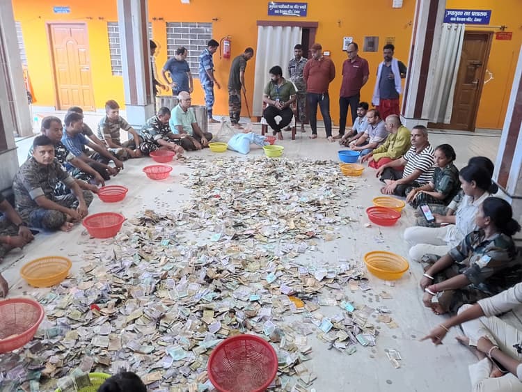 Deoghar News : बाबा मंदिर को दान पत्र से मिले 19.59 लाख रुपये, सोने-चांदी भी मिला