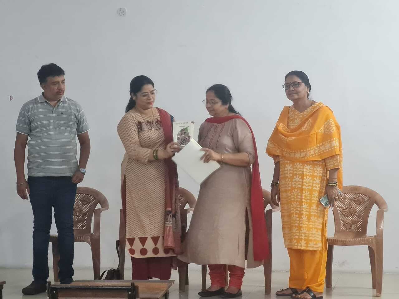 Jamshedpur news. मिसेस केएमपीएम वोकेशनल कॉलेज ने साहित्य कला फाउंडेशन के साथ किया एमओयू