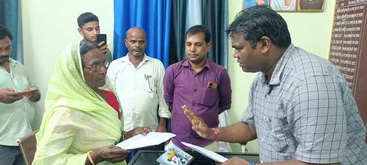 मुखिया व वार्ड सदस्य को बीडीओ ने दिलायी पद व गोपनीयता की शपथ