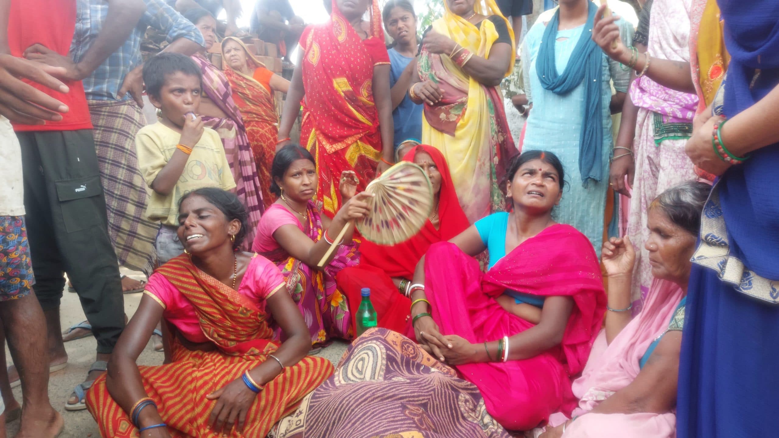 रोपनी के दौरान गर्मी से महिला मजदूर की मौत, दो अचेत