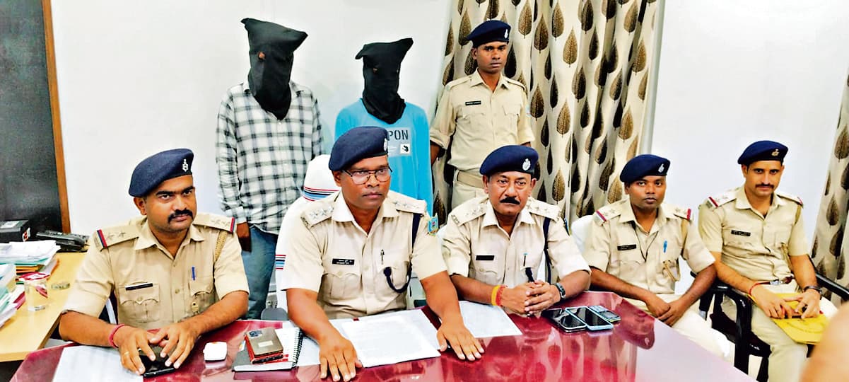 Chaibasa News : सुमित यादव हत्याकांड में फरार चल रहे दो आरोपी दबोचे गये