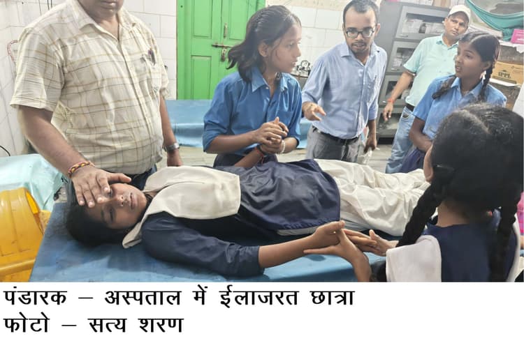 उमस भरी गर्मी से स्कूल में सात छात्राएं बीमार