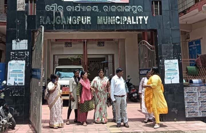 Rourkela News: राजगांगपुर नगरपाल के आरोपों पर बोले उप नगरपाल-घर छोटा है, इसलिए कार्यालय में ही जनता से मिलता हूं
