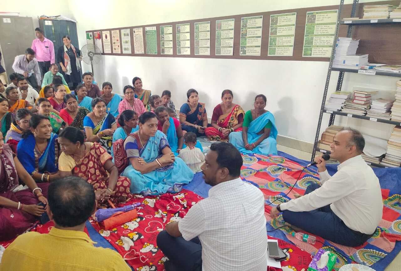 East Singhbhum News : स्मार्ट विलेज प्रोजेक्ट से बदलेगी महिलाओं की तकदीर: उपायुक्त