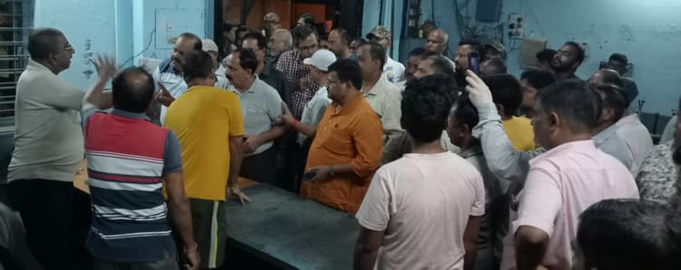 Bokaro News : सबस्टेशन में हंगामा, एचओपी से वार्ता के बाद बिजली आपूर्ति बहाल