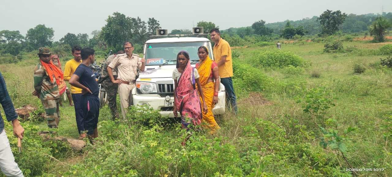 Dhanbad News : संदेहास्पद स्थिति में युवक का शव बगल के गांव में मिला