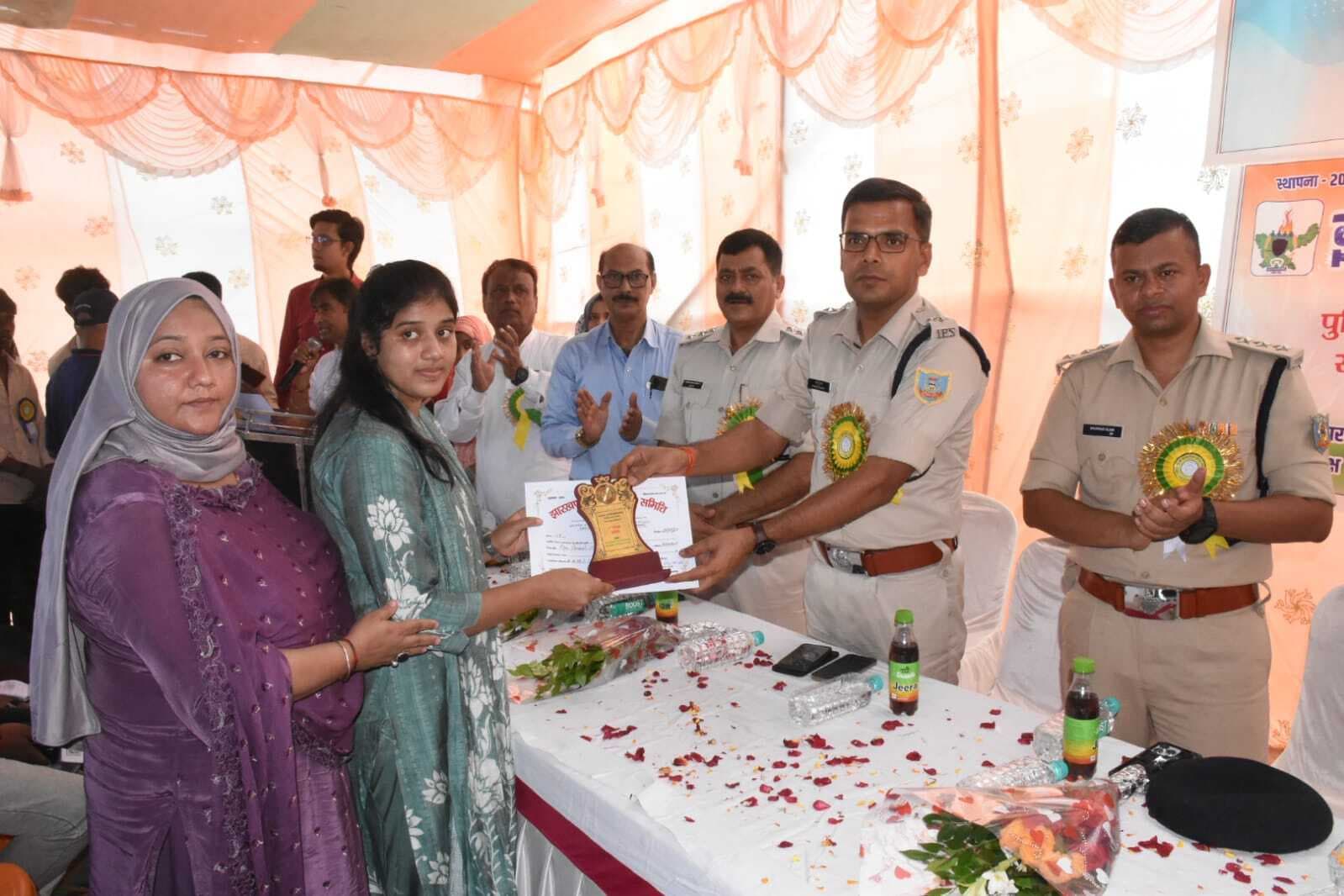 Dhanbad News: कामयाब होने के लिए अनुशासन जरूरी : एसएसपी