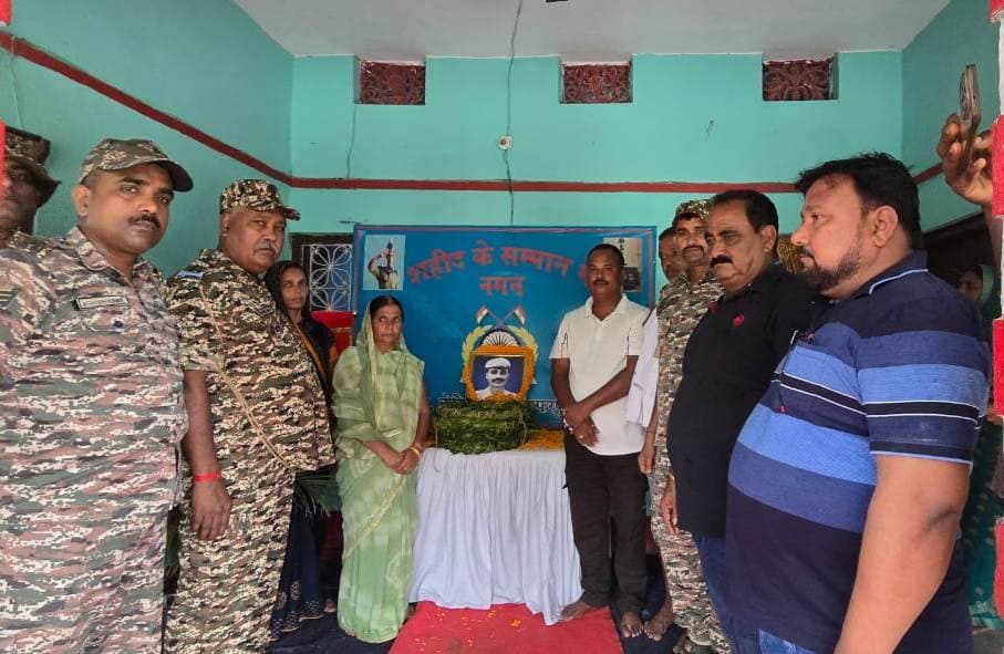 saran news. जवान के शहादत दिवस पर दी गयी श्रद्धांजलि