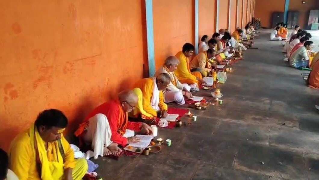 भलुनीधाम में 108 सप्तसती पाठ का आयोजन, सुख-समृद्धि की कामना