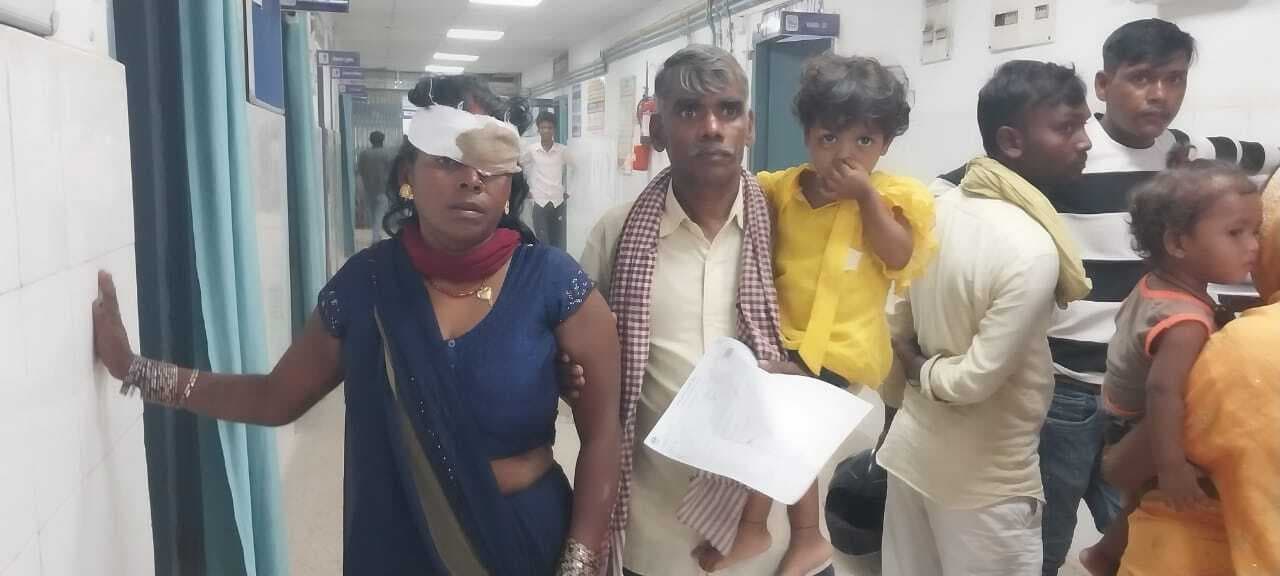 बाइक से गिरकर महिला घायल