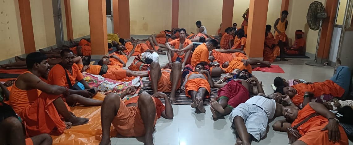 गुलाबबाग: कांवरियों की बढ़ती रफ्तार संग युवाओं में बढ़ रहा सेवा का जुनून