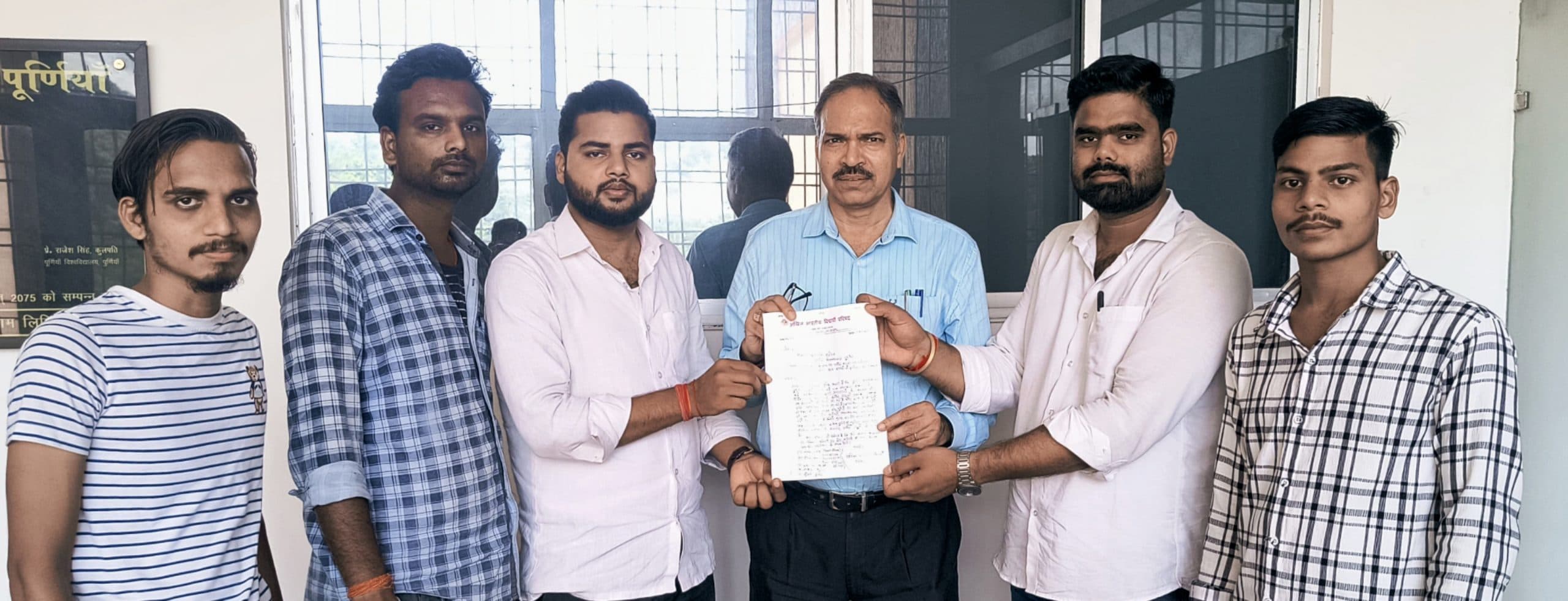 स्नातक नामांकन में अवैध वसूली का आरोप