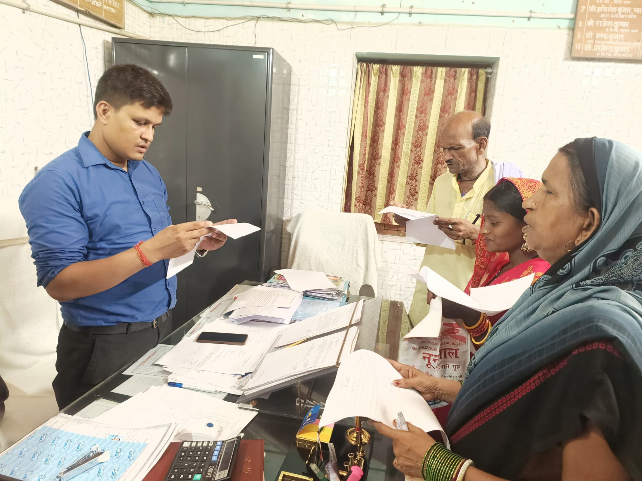 बिजलपुर पंचायत के नव चयनित मुखिया को बीडीओ ने दिलायी शपथ