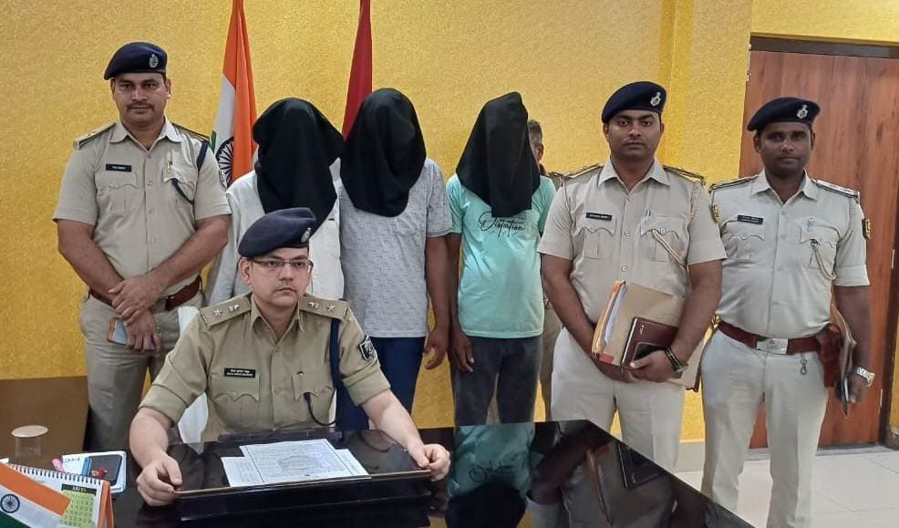 अंतरजिला वाहन चोर गिरोह का उद्भेदन, मुंगेर से चोरी हुई दो ट्रैक्टर को हाजीपुर से किया बरामद