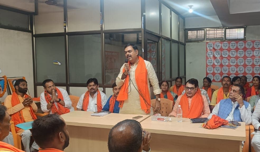 बूथों को मजबूती प्रदान करना कार्यकर्ताओं का प्रथम कर्तव्य : संतोष पटेल